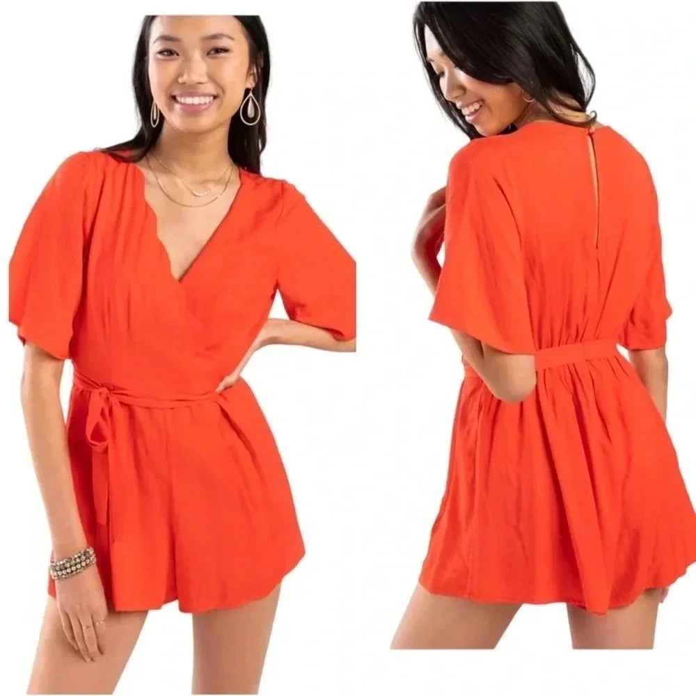 FRANCESCA’S JUN & IVY | Shelly Scalloped Front Orange Romper Size M